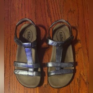 Taos T-Strap comfort  Sandals sz 6 . Dark silver color